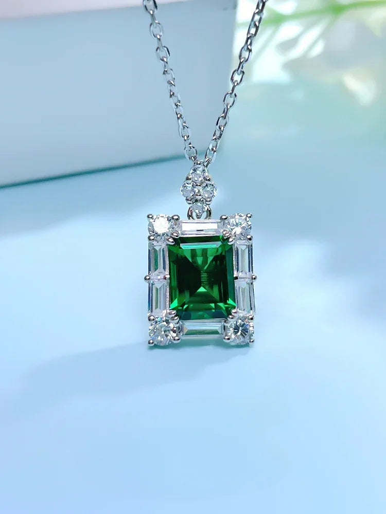 Desire Versatile Artificial Emerald 925 Sterling Silver Pendant Inlaid with High Carbon Diamond Collar Chain